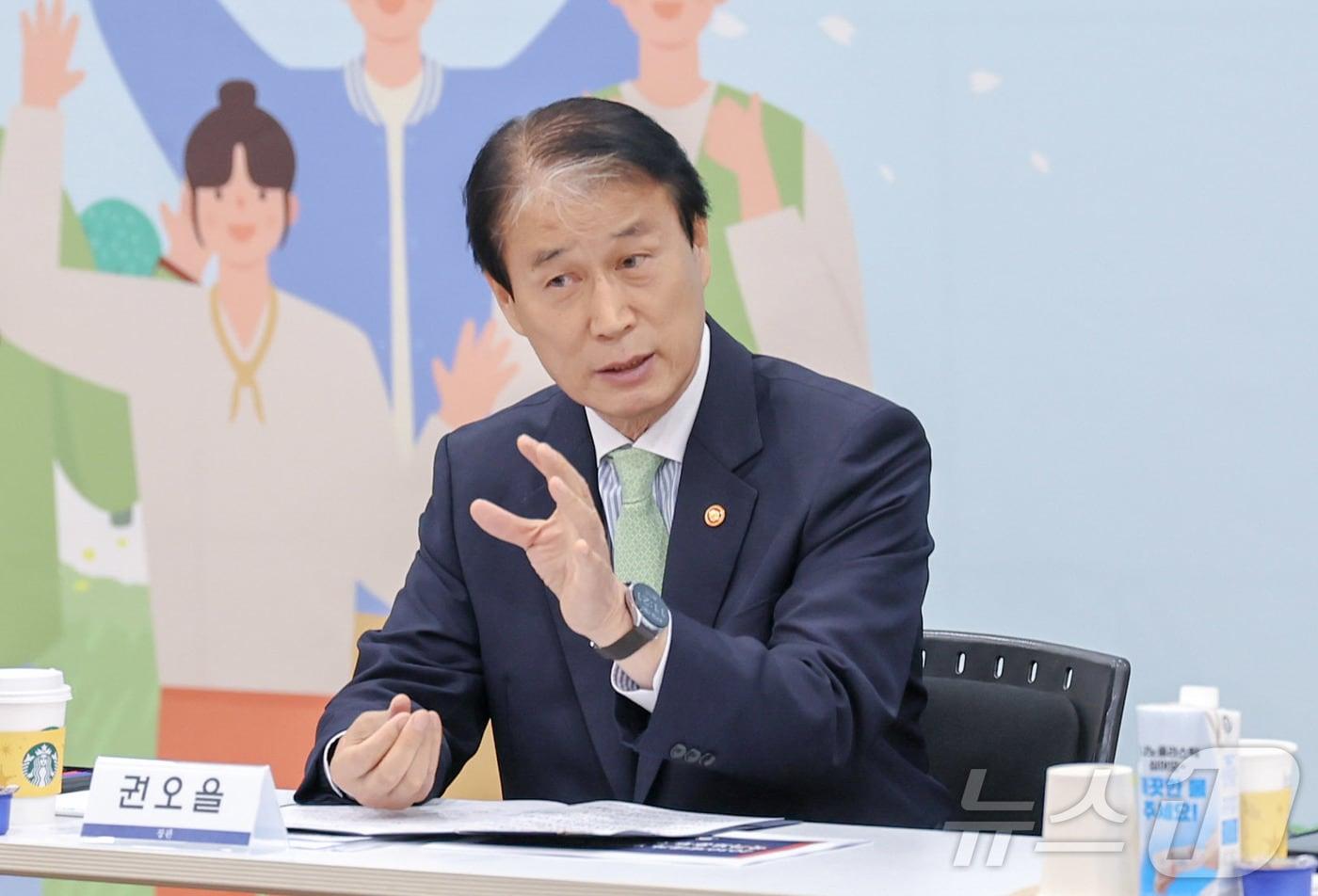 본문 이미지 - 권오을 국가보훈부 장관. 2026.4.27 ⓒ 뉴스1(국가보훈부 제공. 재판매 및 DB 금지) 