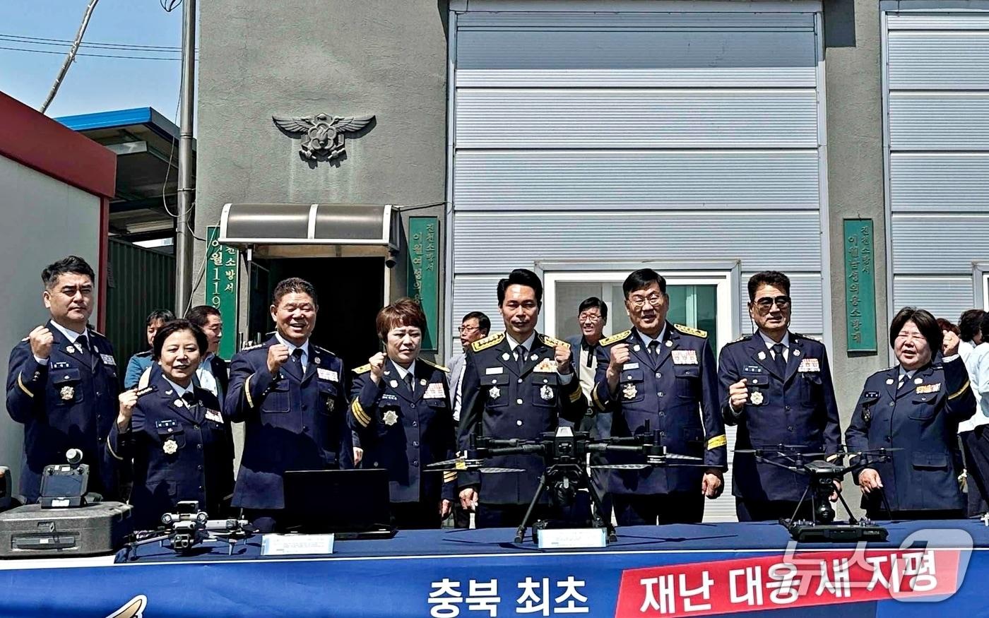 본문 이미지 - 진천소방서 이월의용소방대 드론수색대 창단(진천소방서 제공. 재판매 및 DB금지)