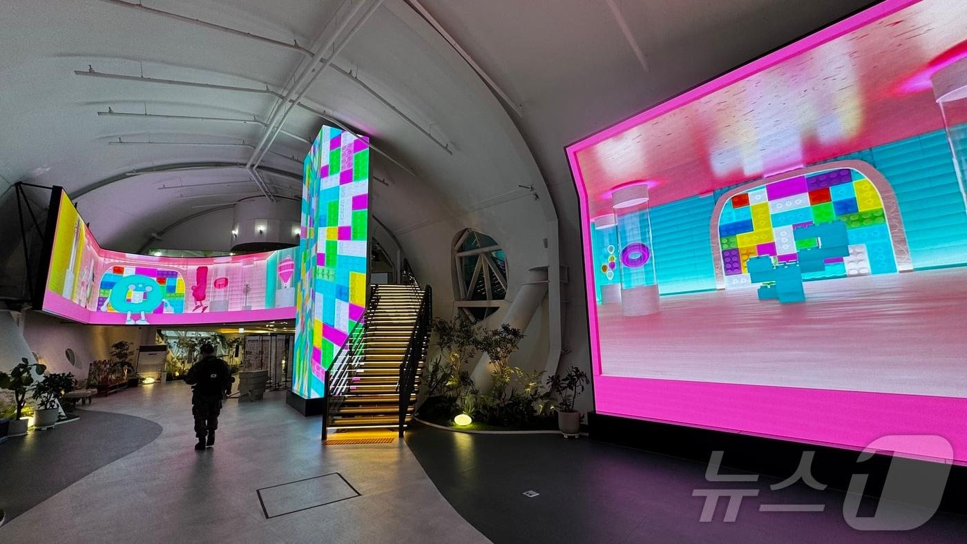 본문 이미지 - 서울 한강플플에서 선보인 '그 너머의 공간으로의 초대' (ACC재단 제공. 재판매 및 DB금지) ⓒ 뉴스1 