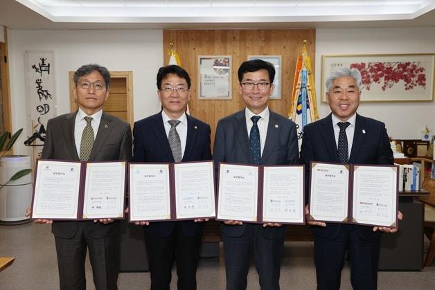 본문 이미지 - 충북교육청은 27일 한국교원대학교, 국립한국교통대학교, 충북도립대학교와 예술교육 협력을 위한 업무협약을 했다.(충북교육청 제공. 재판매 및 DB금지)