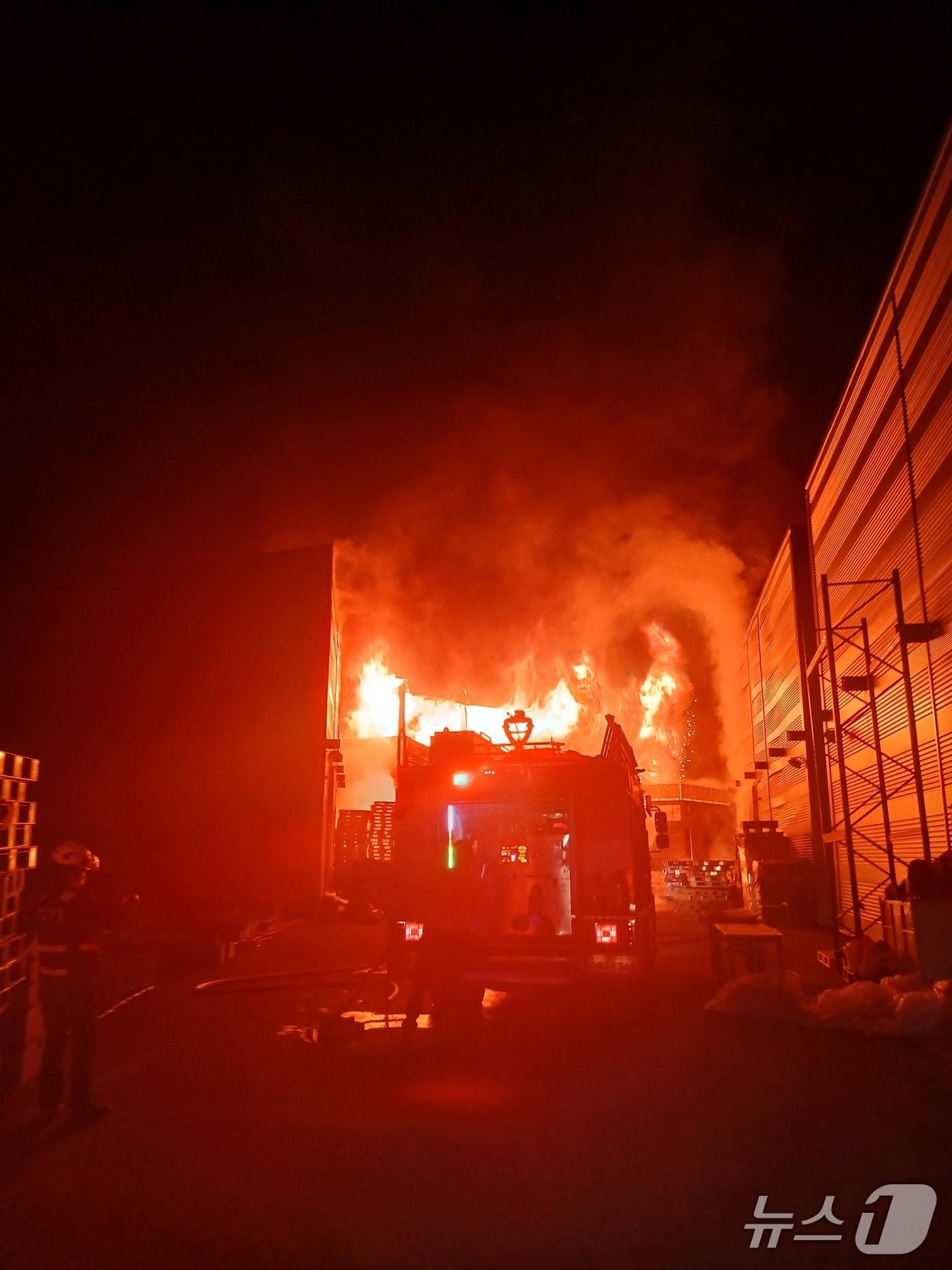본문 이미지 - 화재현장.(충북소방본부 제공. 재판매 및 DB금지)