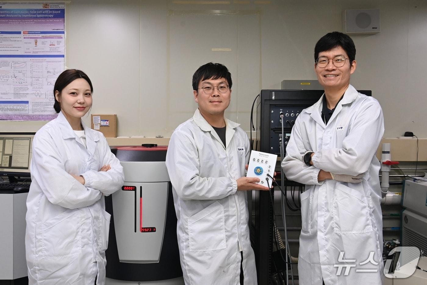 본문 이미지 - 위상절연체 기반 차세대 양자소자 구현을 위한 핵심 기술을 개발한 한국전자통신연구원(ETRI) 위상절연체창의연구실 연구진(ETRI 제공)/뉴스1