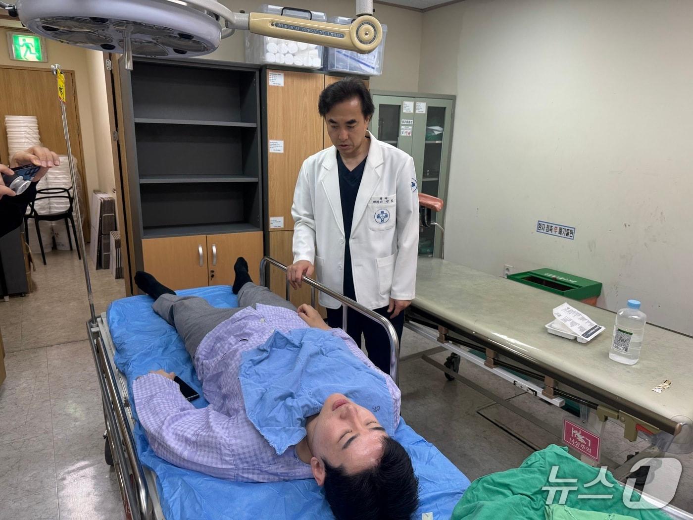 본문 이미지 - 선거 운동 중 음료수 테러를 당한 정이한 후보가 입원해 치료를 받고 있다.(개혁신당 부산시당 제공. 재판매 및 DB금지)