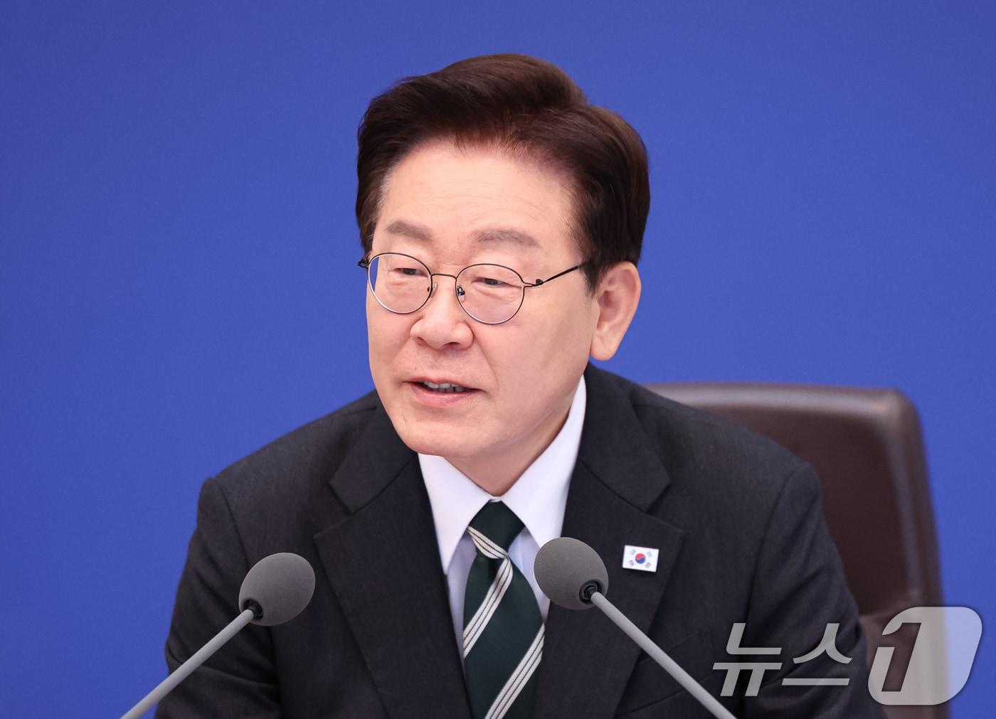 본문 이미지 - 이재명 대통령이 28일 청와대에서 열린 제18회 국무회의 겸 제6차 비상경제점검회의에서 발언을 하고 있다. 2026.4.28 ⓒ 뉴스1 허경 기자