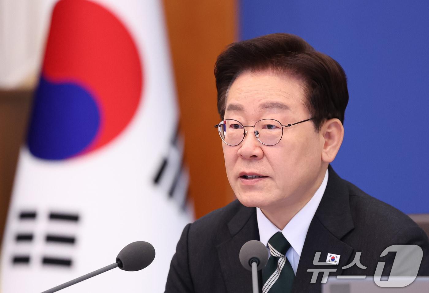 본문 이미지 - 이재명 대통령이 28일 청와대에서 열린 제18회 국무회의 겸 제6차 비상경제점검회의에서 발언을 하고 있다. 2026.4.28 ⓒ 뉴스1 허경 기자