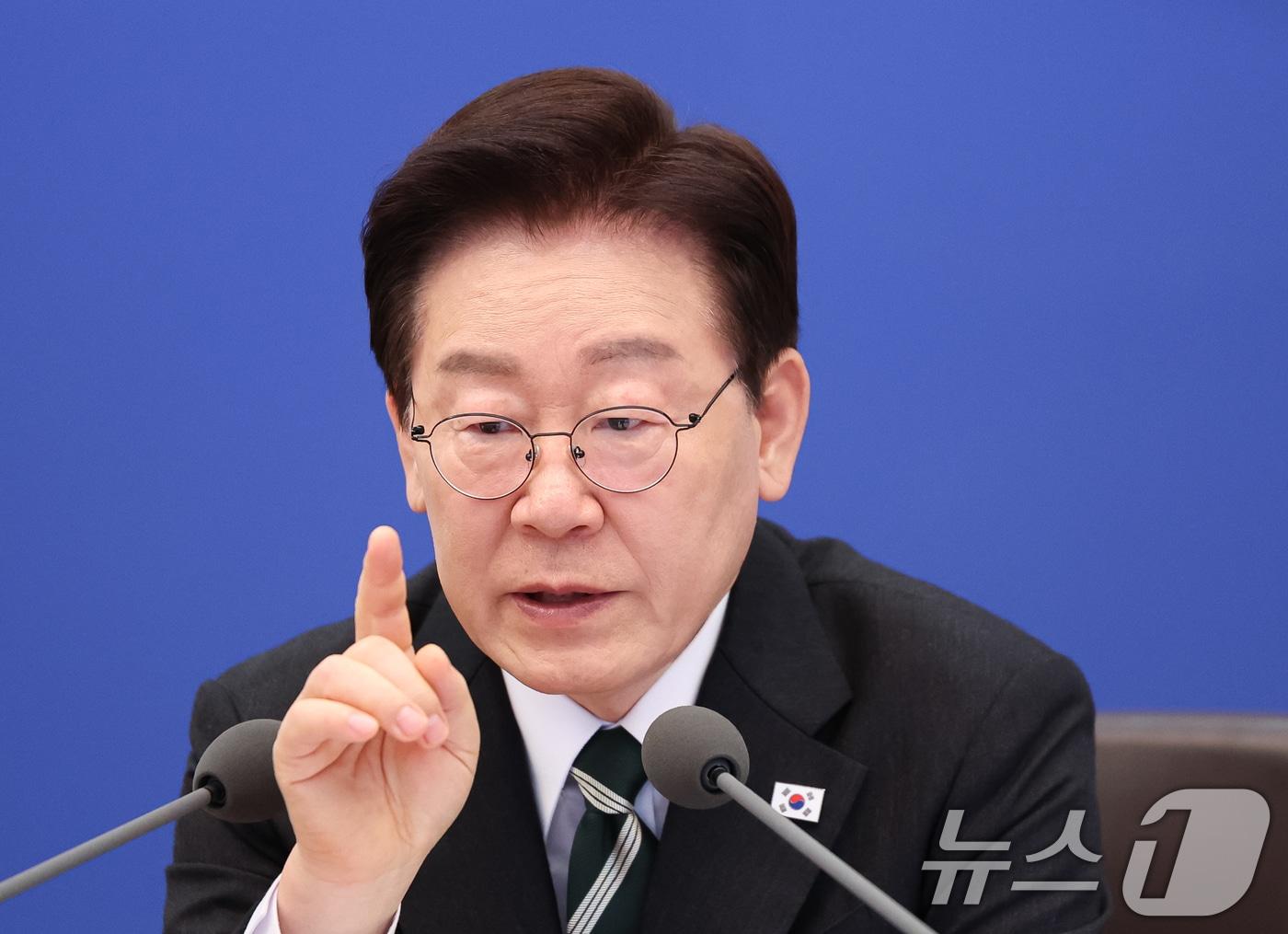 본문 이미지 - 이재명 대통령이 28일 청와대에서 열린 제18회 국무회의 겸 제6차 비상경제점검회의에서 발언을 하고 있다. 2026.4.28 ⓒ 뉴스1 허경 기자