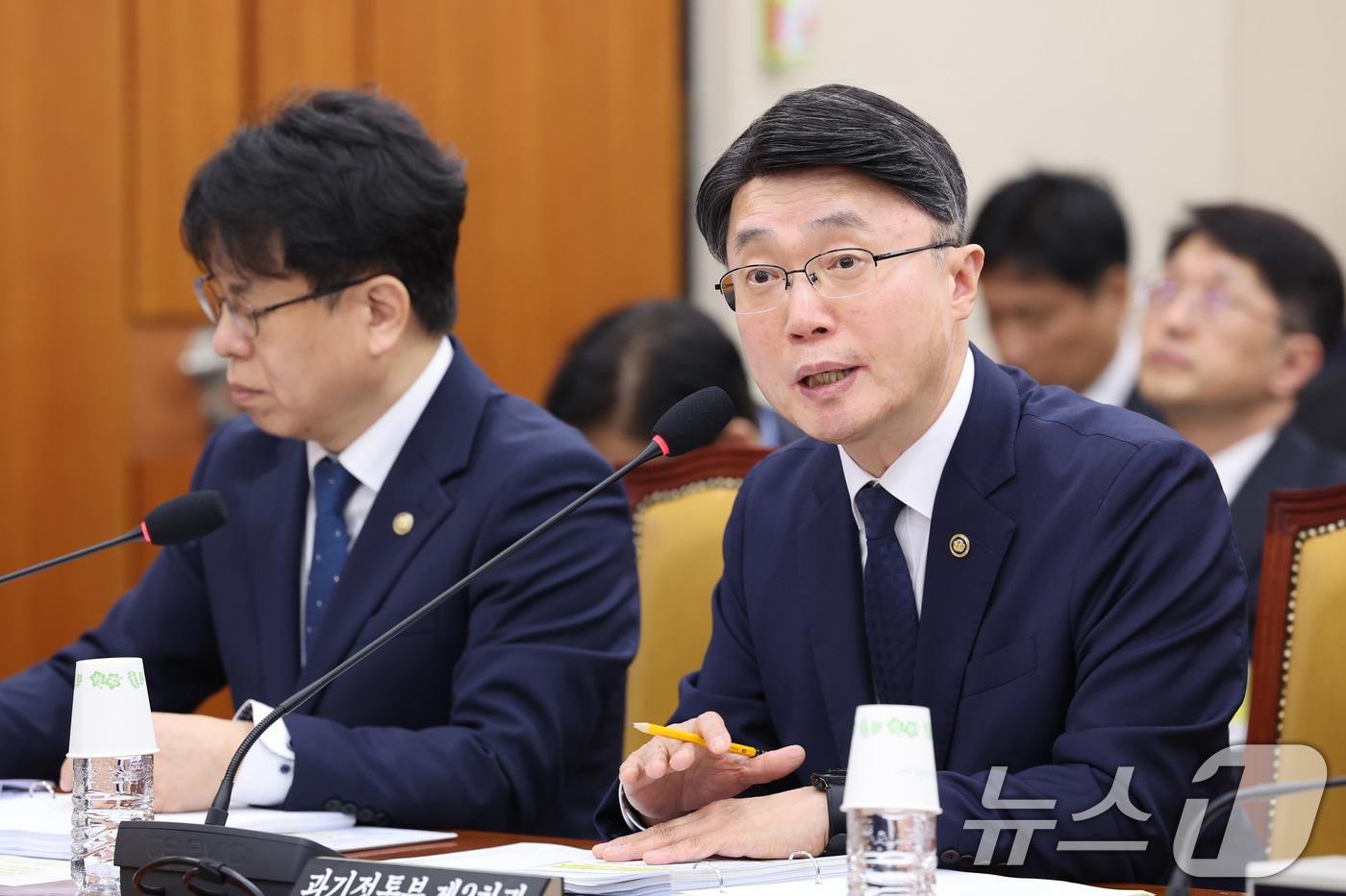 본문 이미지 - 류제명 과학기술정보통신부 제2차관이 28일 서울 여의도 국회에서 열린 과학기술정보방송통신위원회 전체회의에서 의원 질의에 답변하고 있다. 2026.4.28 ⓒ 뉴스1 신웅수 기자