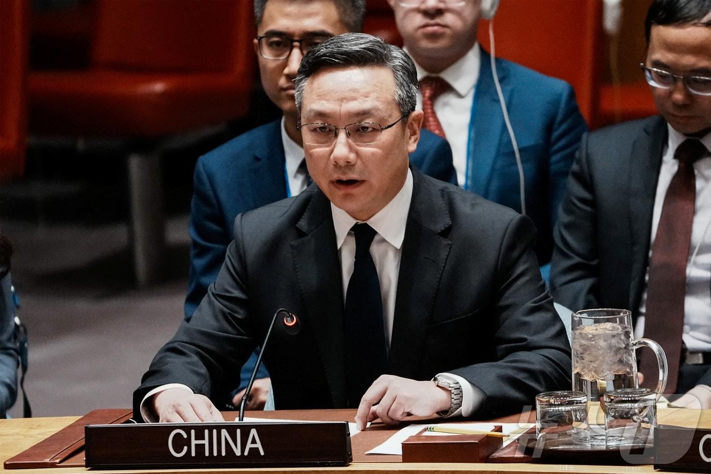 본문 이미지 - 2026년 1월 15일 쑨 레이 유엔 주재 중국대표부 부대표가 유엔 안전보장이사회 회의에서 발언하고 있다. 2026.1.16. ⓒ 뉴스1 ⓒ 로이터=뉴스1