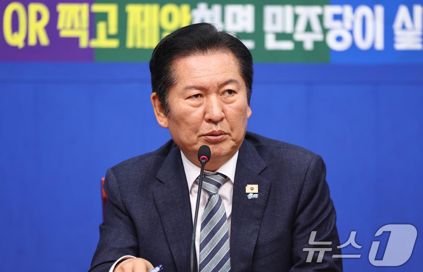 본문 이미지 - 정청래 더불어민주당 대표. 2026.4.28 ⓒ 뉴스1 김도우 기자