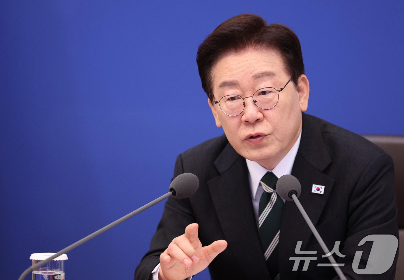 본문 이미지 - 이재명 대통령이 28일 청와대에서 열린 제18회 국무회의 겸 제6차 비상경제점검회의에서 발언을 하고 있다. 2026.4.28 ⓒ 뉴스1 허경 기자