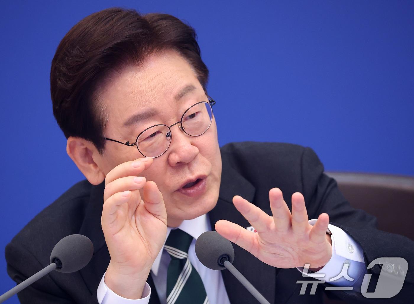 본문 이미지 - 이재명 대통령이 28일 청와대에서 열린 제18회 국무회의 겸 제6차 비상경제점검회의에서 발언하고 있다. 2026.4.28 ⓒ 뉴스1 허경 기자