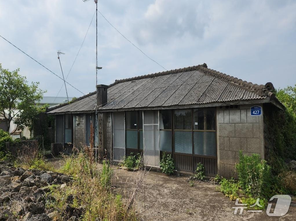 본문 이미지 - 한경면 조수리의 한 빈집.(제주도 제공. 재판매 및 DB 금지)/뉴스1 