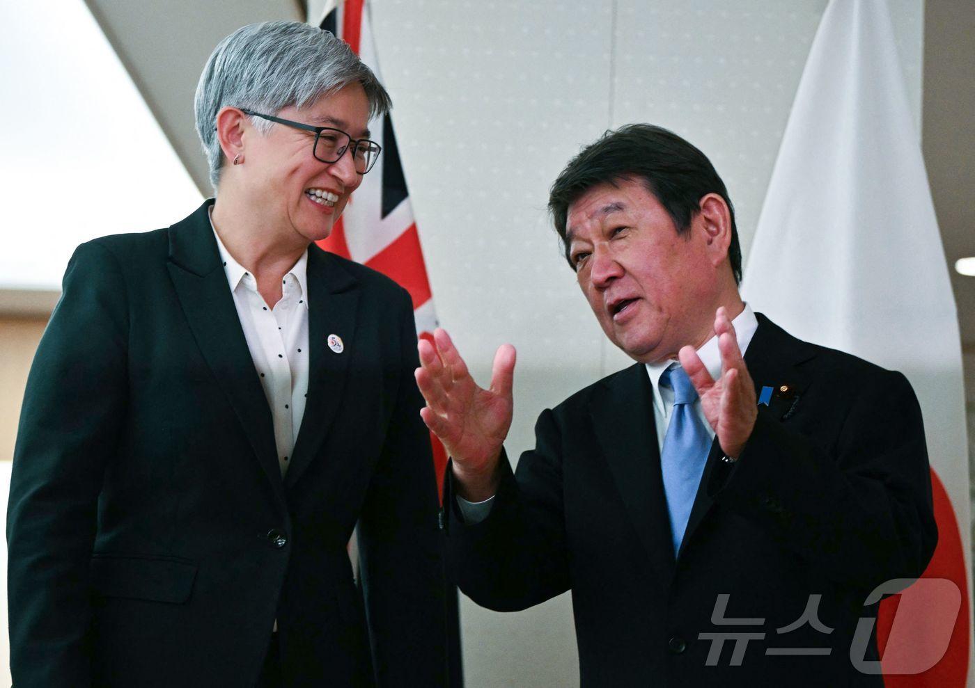 본문 이미지 - 페니 웡 호주 외무장관(왼쪽)과 모테기 도시미쓰 일본 외무상 ⓒ AFP=뉴스1