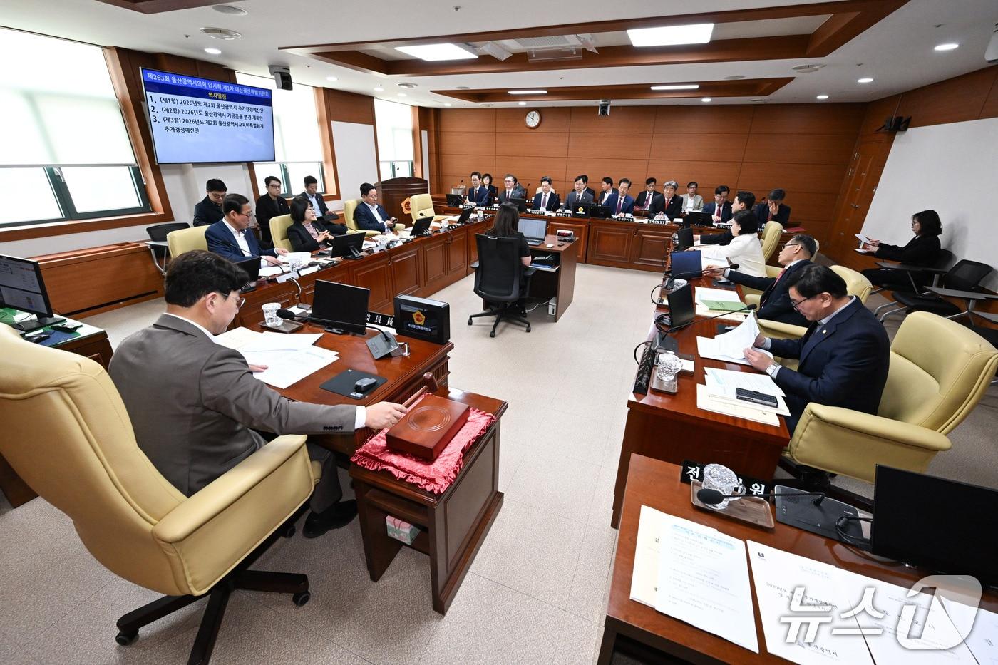 본문 이미지 - 울산시의회 예산결산특별위원회가 28일 울산시와 울산시교육청의 추가경정예산안을 심사하고 있다.(시의회 제공. 재판매 및 DB금지)/뉴스1