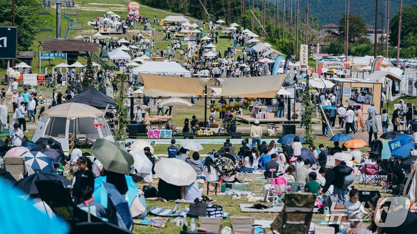 본문 이미지 - '숲 속 빵 시장' 행사 자료사진.(엘리시안 강촌 제공. 재판매 및 DB금지)/뉴스1