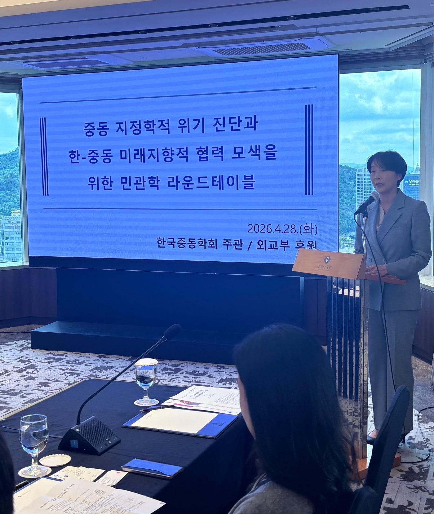 본문 이미지 - 외교부는 28일 한국중동학회와 함께 '중동 지정학적 위기 진단과 한-중동 미래지향적 협력 기회 모색을 위한 민관학 라운드테이블'을 개최했다고 밝혔다. (외교부 제공)