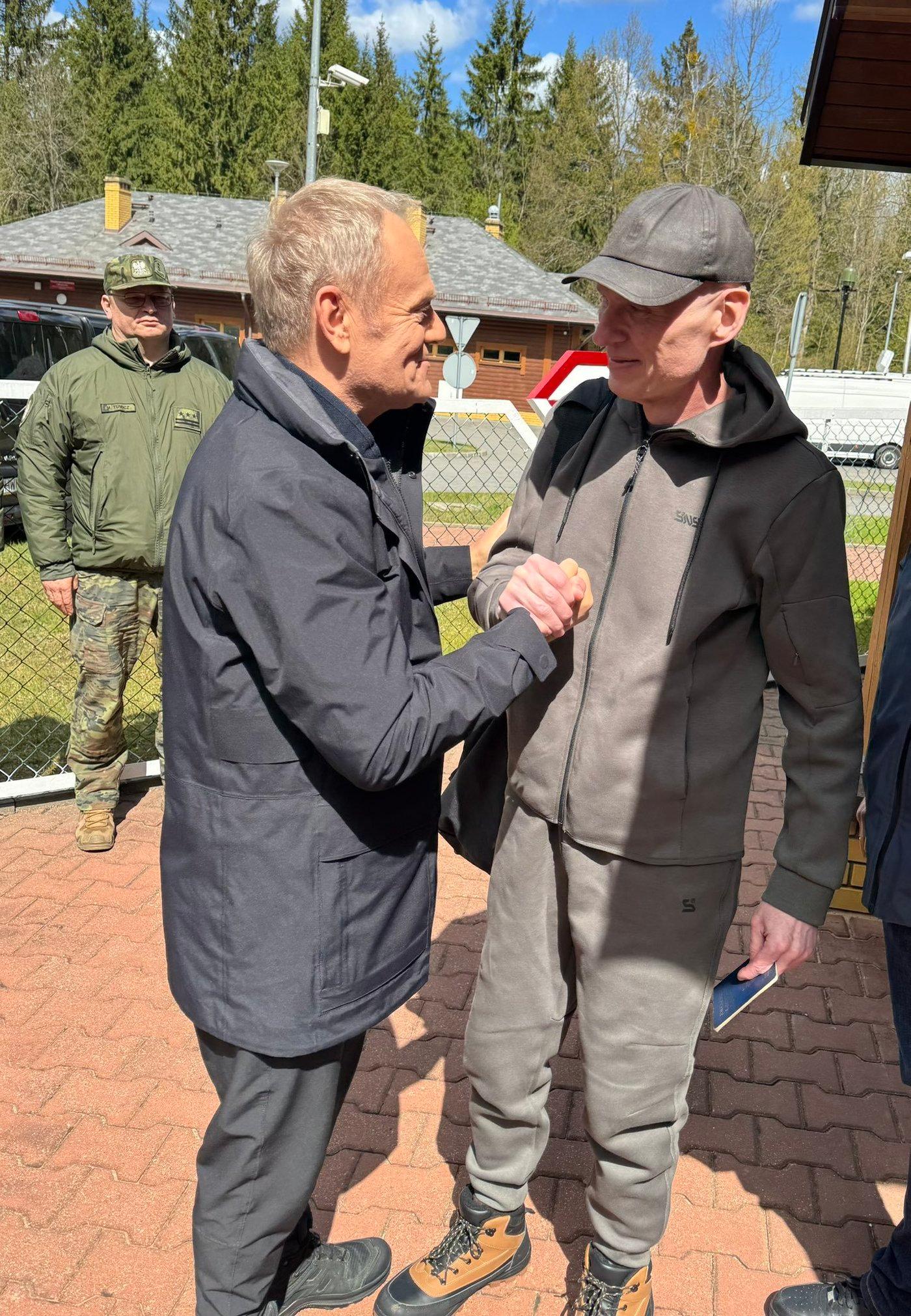 본문 이미지 - 도날트 투스크 폴란드 총리와 안드제이 포초부트. (투스크 총리 엑스)