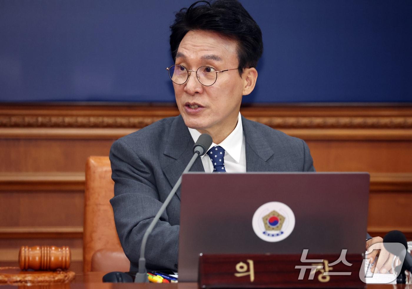 본문 이미지 - 김민석 국무총리가 29일 오전 서울 종로구 세종대로 정부서울청사에서 열린 임시국무회의 겸 비상경제본부회의에서 모두 발언을 하고 있다. 2026.4.29 ⓒ 뉴스1 김명섭 기자