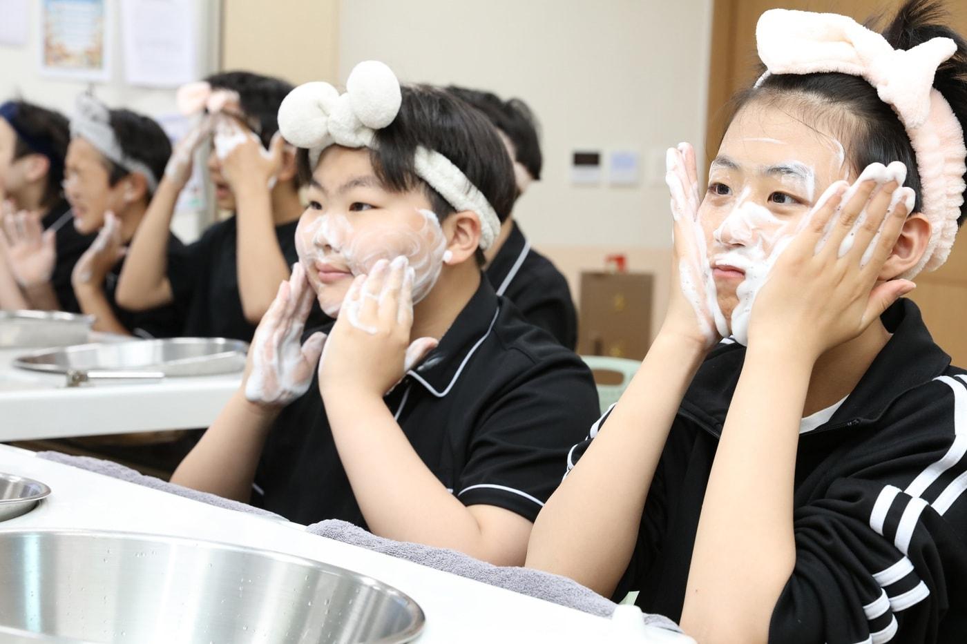 본문 이미지 - 청소년 ESG활동 '빌려쓰는 지구스쿨' 충청권으로 확대 운영(LG생활건강)