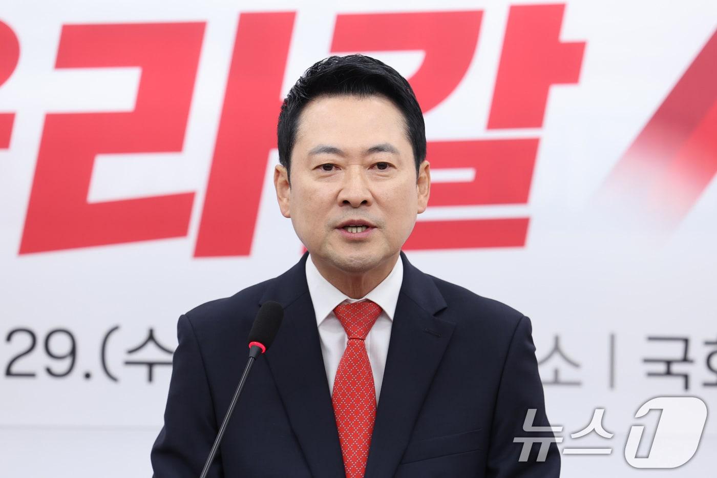 본문 이미지 - 장동혁 국민의힘 대표가 29일 서울 여의도 국회에서 '지역경제·민생이 올라갈 시간!' 지역·민생 공약을 발표하고 있다. 2026.4.29 ⓒ 뉴스1 신웅수 기자