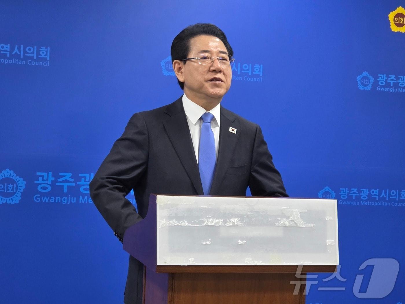 본문 이미지 - 김영록 전남지사가 29일 광주시의회 브리핑룸서 기자회견을 하고 있다. ⓒ 뉴스1 서충섭 기자