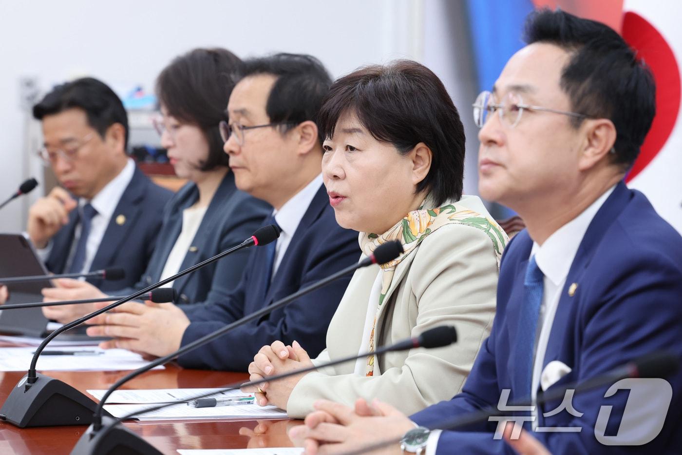 본문 이미지 - 서영교 위원장이 29일 서울 여의도 국회에서 윤석열 정치검찰 조작기소 국조특위 민주당 위원 기자간담회에서 발언하고 있다. 2026.4.29 ⓒ 뉴스1 신웅수 기자