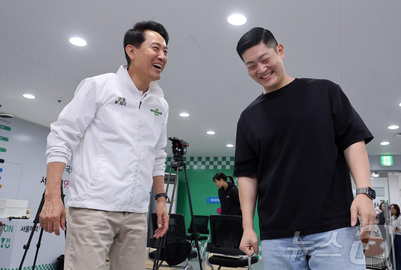 본문 이미지 - 오세훈 국민의힘 서울시장 후보(왼쪽)와 김재섭 국민의힘 의원(오른쪽). 2026.4.29 ⓒ 뉴스1 김성진 기자