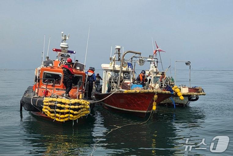 본문 이미지 - 사고 선박 모습.(보령해경 제공. 재판매 및 DB금지)/뉴스1