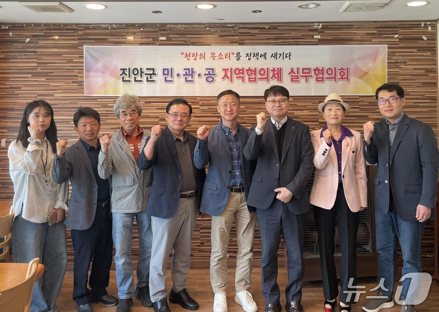 본문 이미지 - 29일 진안군 '민·관·공 협의체'가 회의를 갖고 소상공인 지원을 논의했다.(진안군제공, 재판매 침 DB금지)2026.4.29/뉴스1