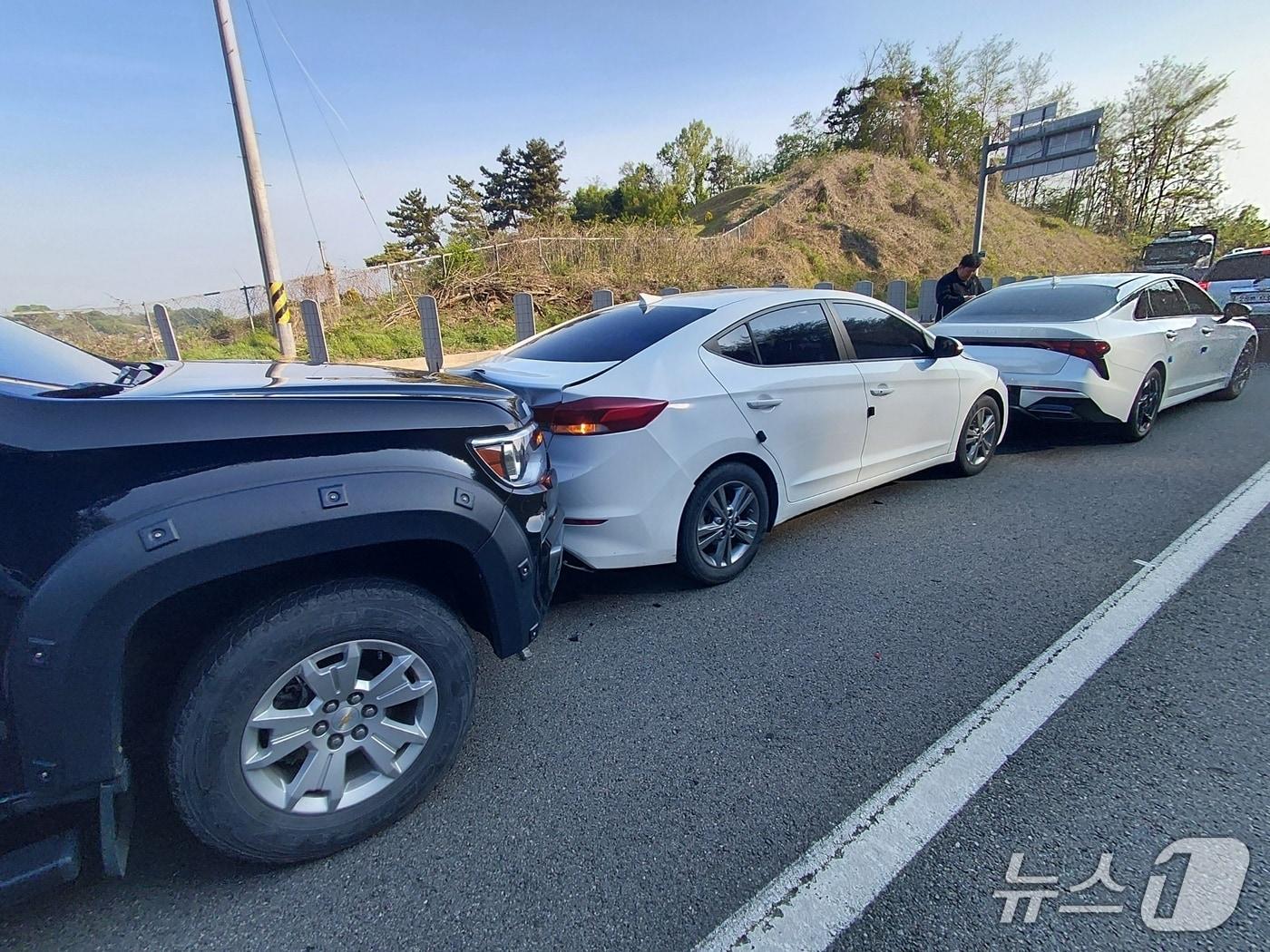 본문 이미지 - 사고현장.(충북경찰청 제공.재판매 및 DB금지)