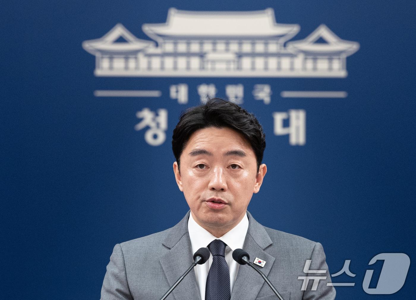 본문 이미지 - 강훈식 비서실장이 29일 청와대 춘추관에서 ‘공직역량 강화’ 핵심성과 및 추진계획을 발표하고 있다. 2026.4.29 ⓒ 뉴스1 이재명 기자