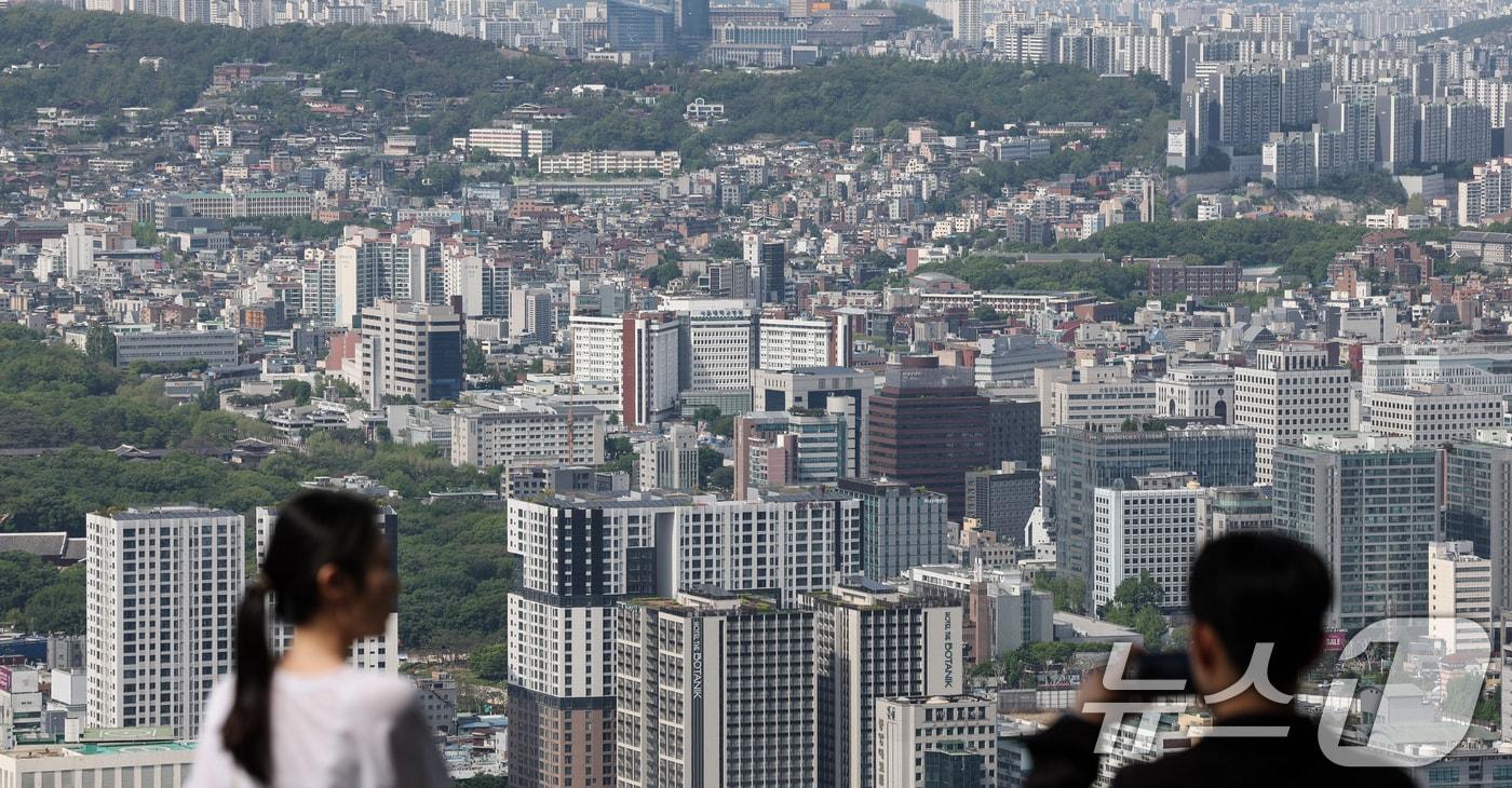 본문 이미지 - 서울 남산에서 바라본 아파트 단지 모습. 2026.4.29 ⓒ 뉴스1 임지훈 인턴기자