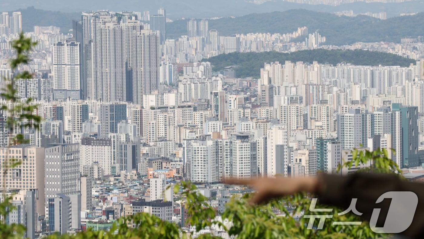 본문 이미지 -  서울 남산에서 바라본 아파트 단지 모습. 2026.4.29 ⓒ 뉴스1 임지훈 인턴기자