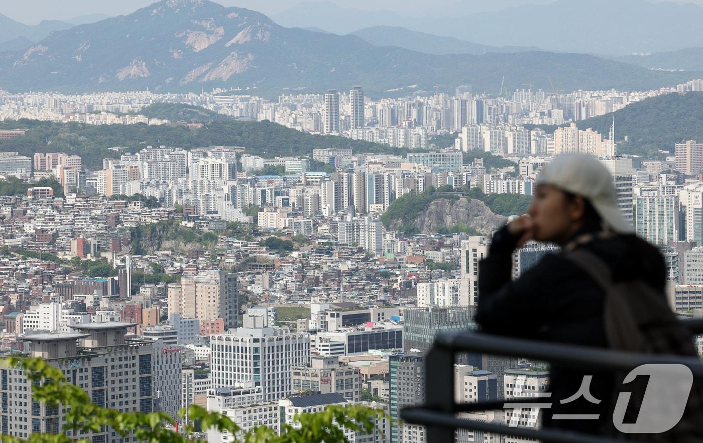 본문 이미지 - 서울 남산에서 바라본 아파트 단지 모습. (자료사진) ⓒ 뉴스1 임지훈 인턴기자