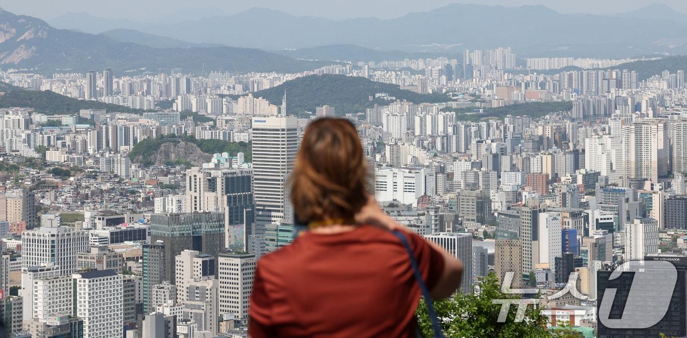 본문 이미지 - 서울 남산에서 바라본 아파트 단지 모습. 2026.4.29 ⓒ 뉴스1 임지훈 인턴기자