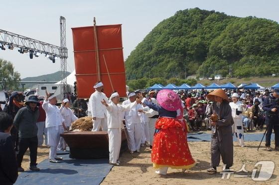 본문 이미지 - 충주 목계나루 뱃소리 시연(충주시 제공. 재판매 및 DB금지)