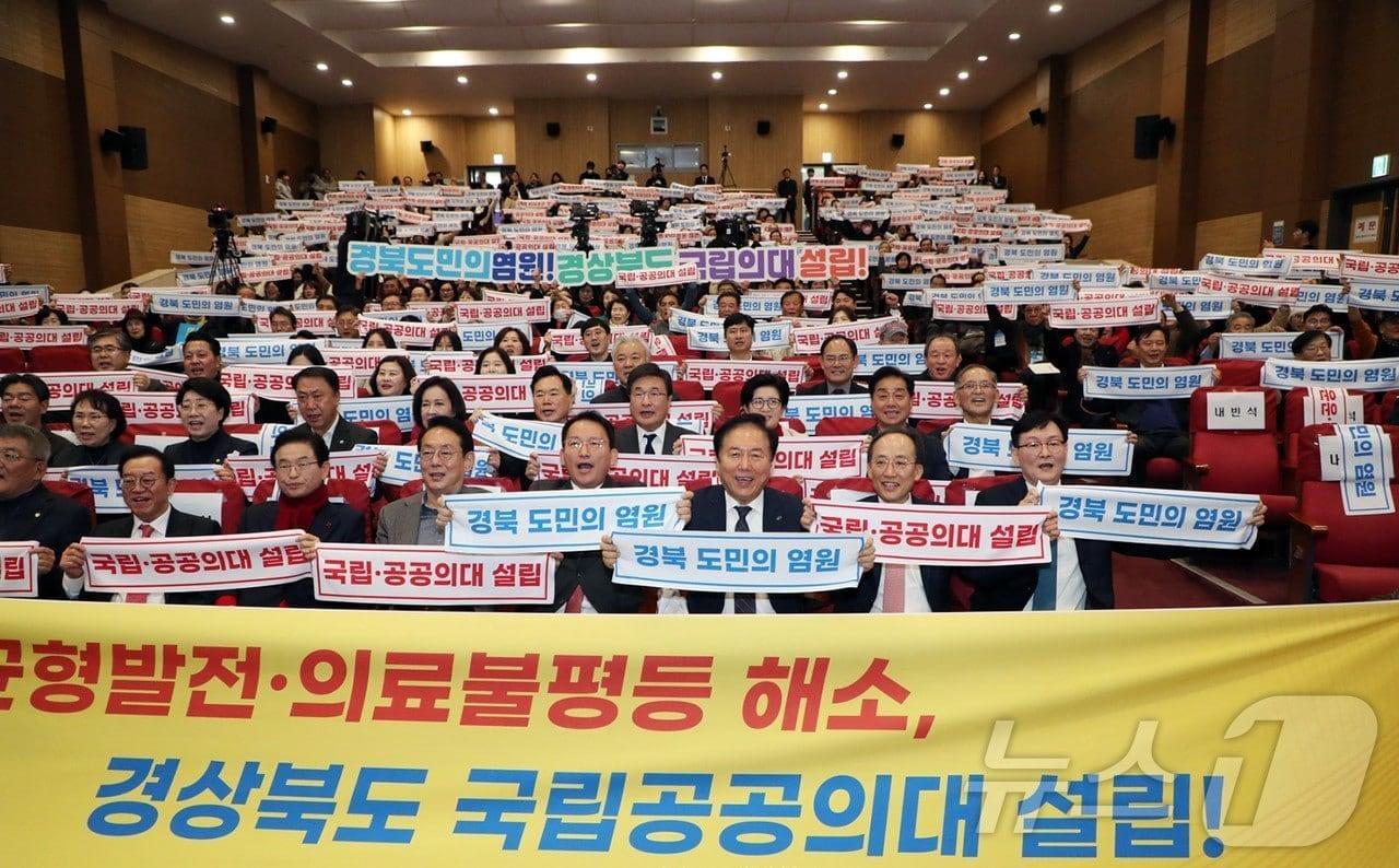 본문 이미지 - 권기창 안동시장 예비후보는 29일 국립의과대학 유치를 통한 원도심 활성화와 신도시 의료 거점 구축 계획을 밝혔다.(권기창 안동시장 예비후보 측 제공, 재판매 및 DB 금지)/뉴스1