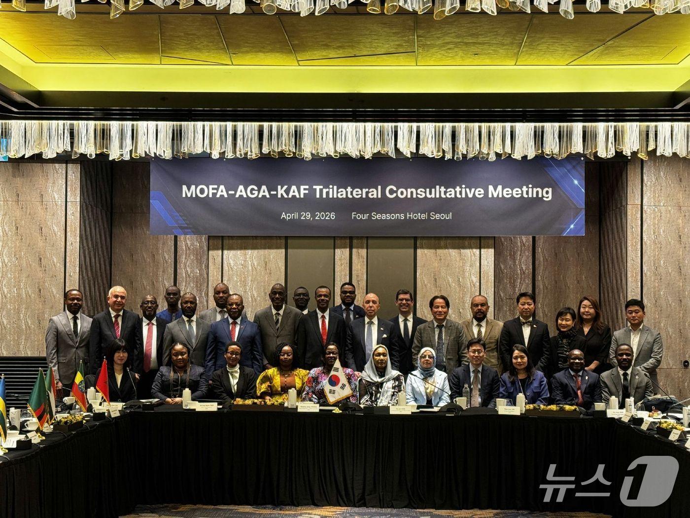 본문 이미지 - 외교부는 29일 주한아프리카대사단(AGA) 및 한-아프리카재단과 3자 간담회를 개최했다고 밝혔다 (외교부 제공)
