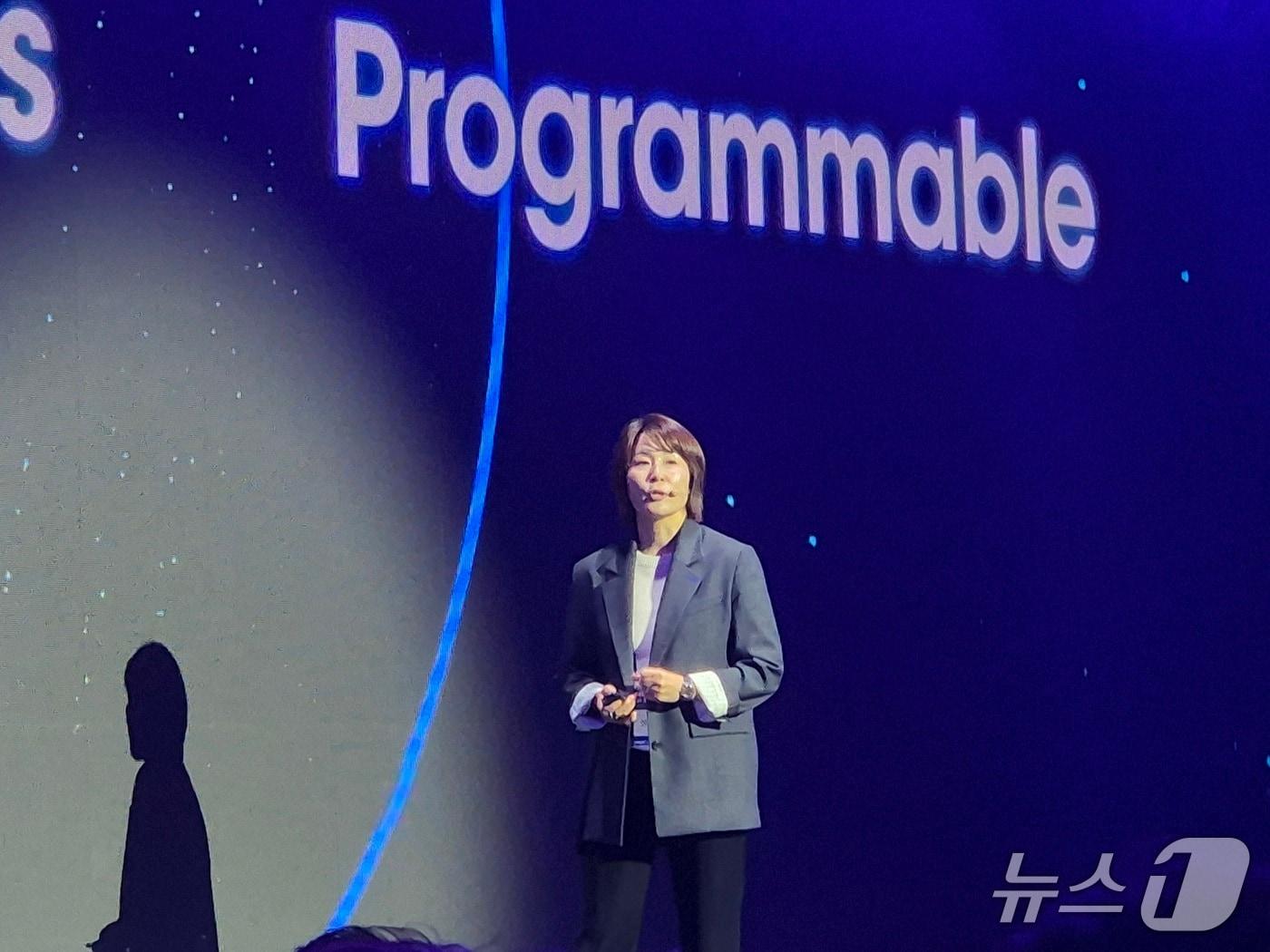 본문 이미지 - 정지윤 DSRV 최고운영책임자(COO)가  29일 서울 콘래드 서울에서 열린 'DeSeRVe All 2026' 행사에서 발표하고 있다. 2026.4.29./뉴스1