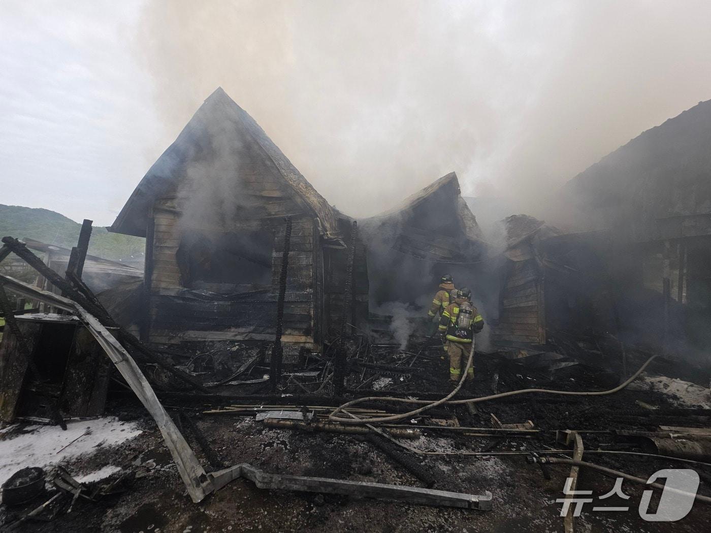 본문 이미지 - 29일 오전 11시 12분께 전북 남원시 보절면의 한 단독 주택에서 불이 났다.(전북소방본부 제공. 재판매 및 DB금지)
