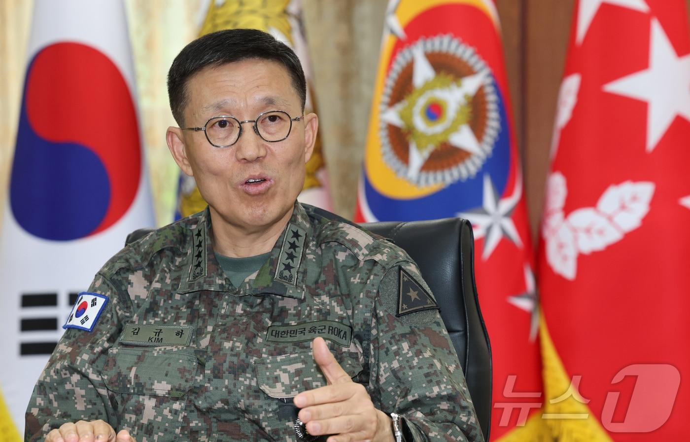 본문 이미지 - 김규하 육군참모총장(대장)은 지난 4일 뉴스1과 만나 '공간력' 강화와 'AI 경계' 강화 등 육군에서 추진하는 주요 정책들을 설명했다. 2026.5.4. ⓒ 뉴스1 김기태 기자