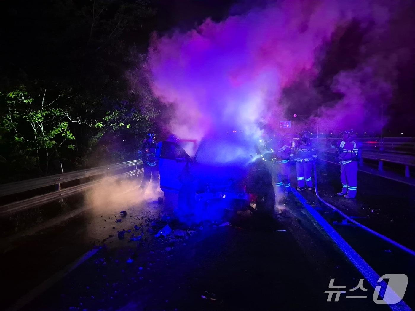 본문 이미지 -  부여 구룡면 교통사고 현장. (부여소방서 제공, 재판매 및 DB금지) / 뉴스1