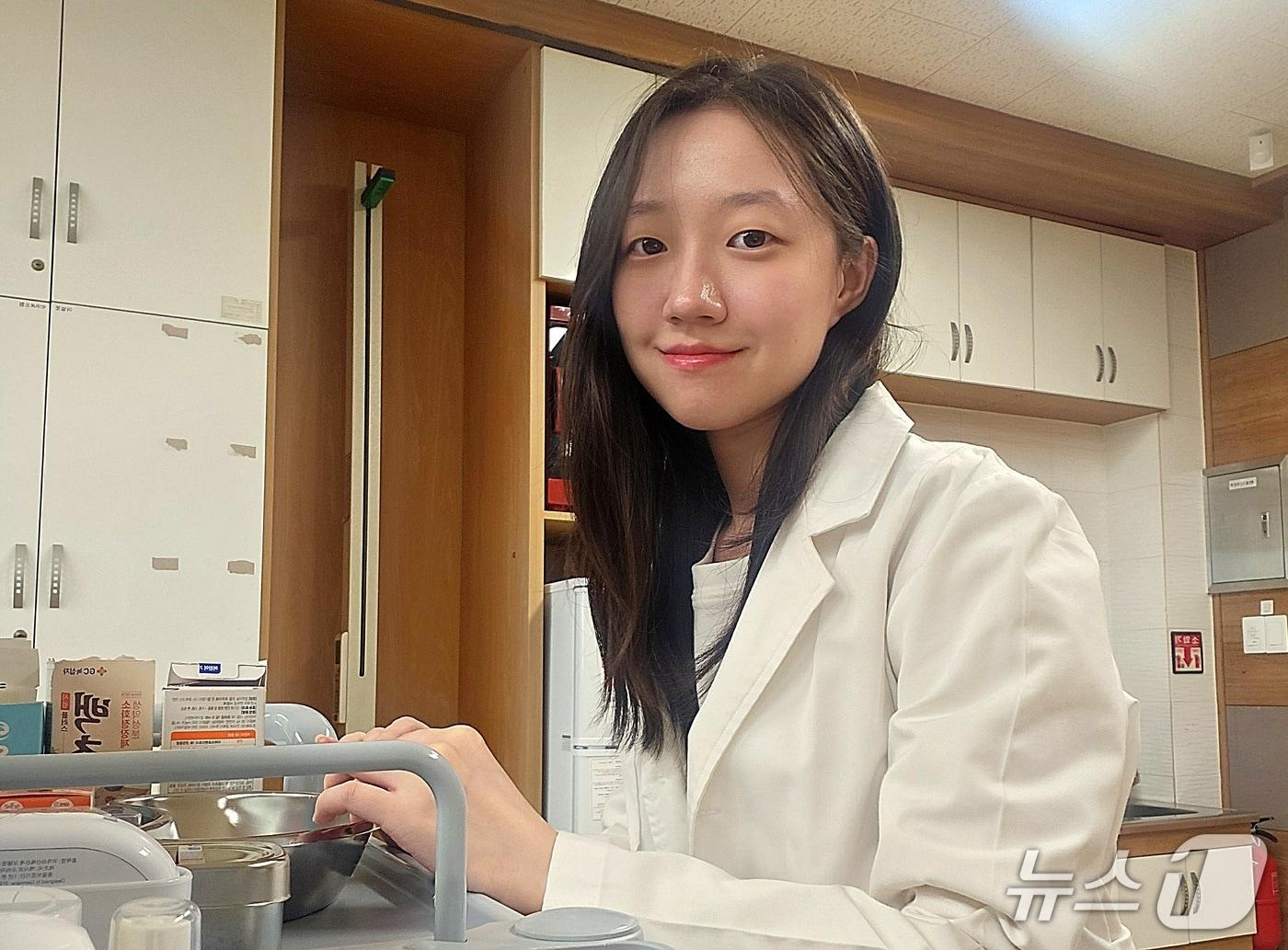 본문 이미지 - 3번의 도전 끝에 임용시험에 합격해 대구의 한 초등학교 보건교사로 근무하는 김지연 씨. (영남이공대 제공. 재판매 및 DB금지)