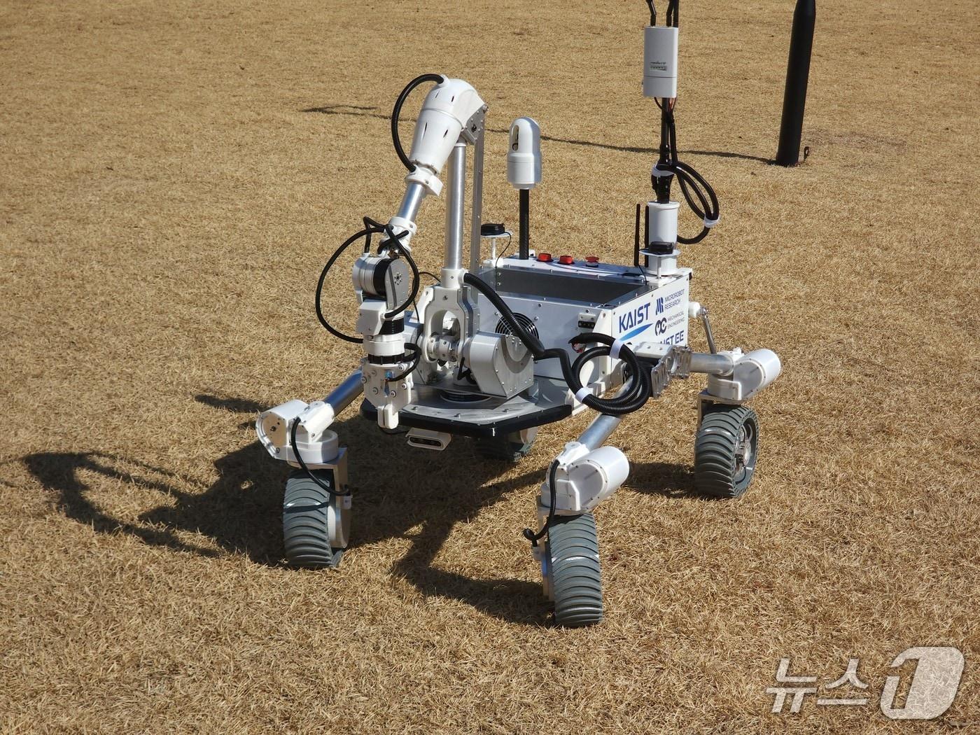 본문 이미지 - KAIST 로버팀 'MR2'가 개발한 로버 GAP-1000(KAIST 제공) /뉴스1