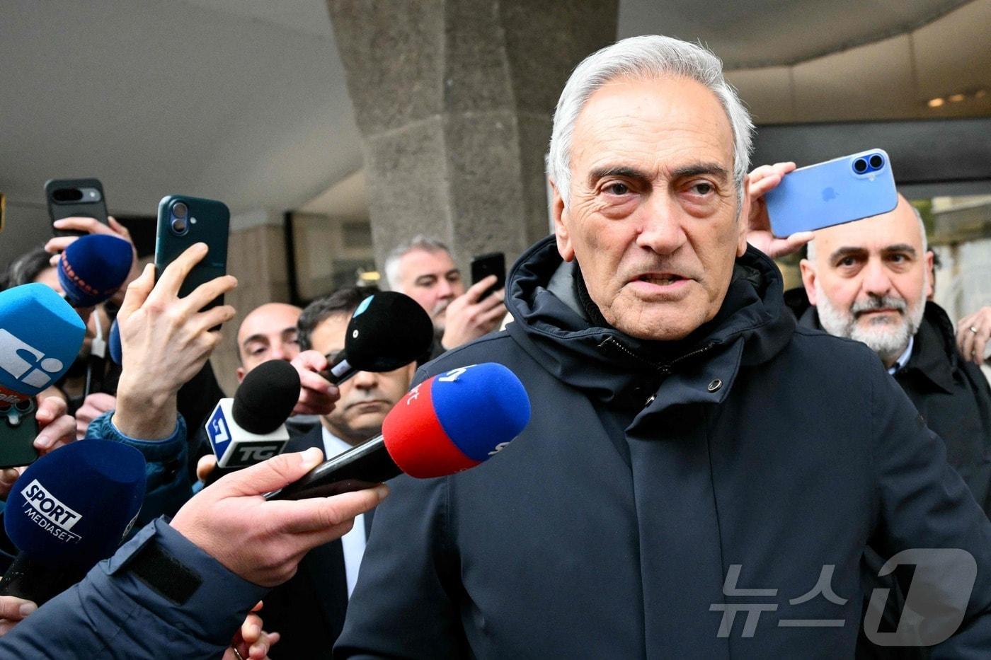 본문 이미지 - 이탈리아축구협회장 사임 의사를 밝힌 가브리엘레 그라비나 회장.  ⓒ AFP=뉴스1