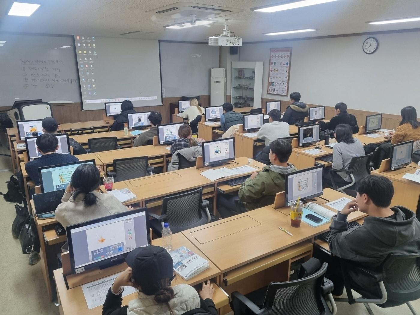 본문 이미지 - 맞춤형 교육 현장