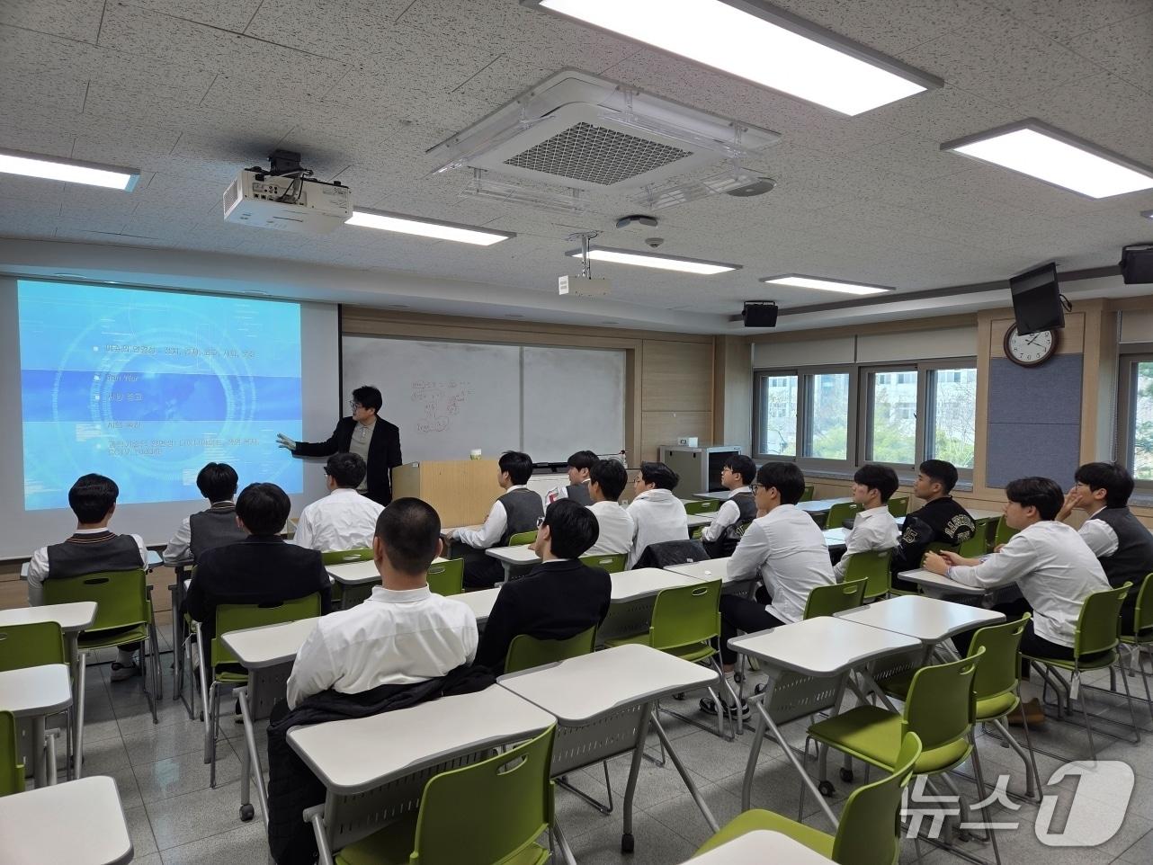 본문 이미지 - 함께 해요(Hey Yo) 비교과 지원 프로그램 모습.(한밭대 제공. 재판매 및 DB금지)/뉴스1