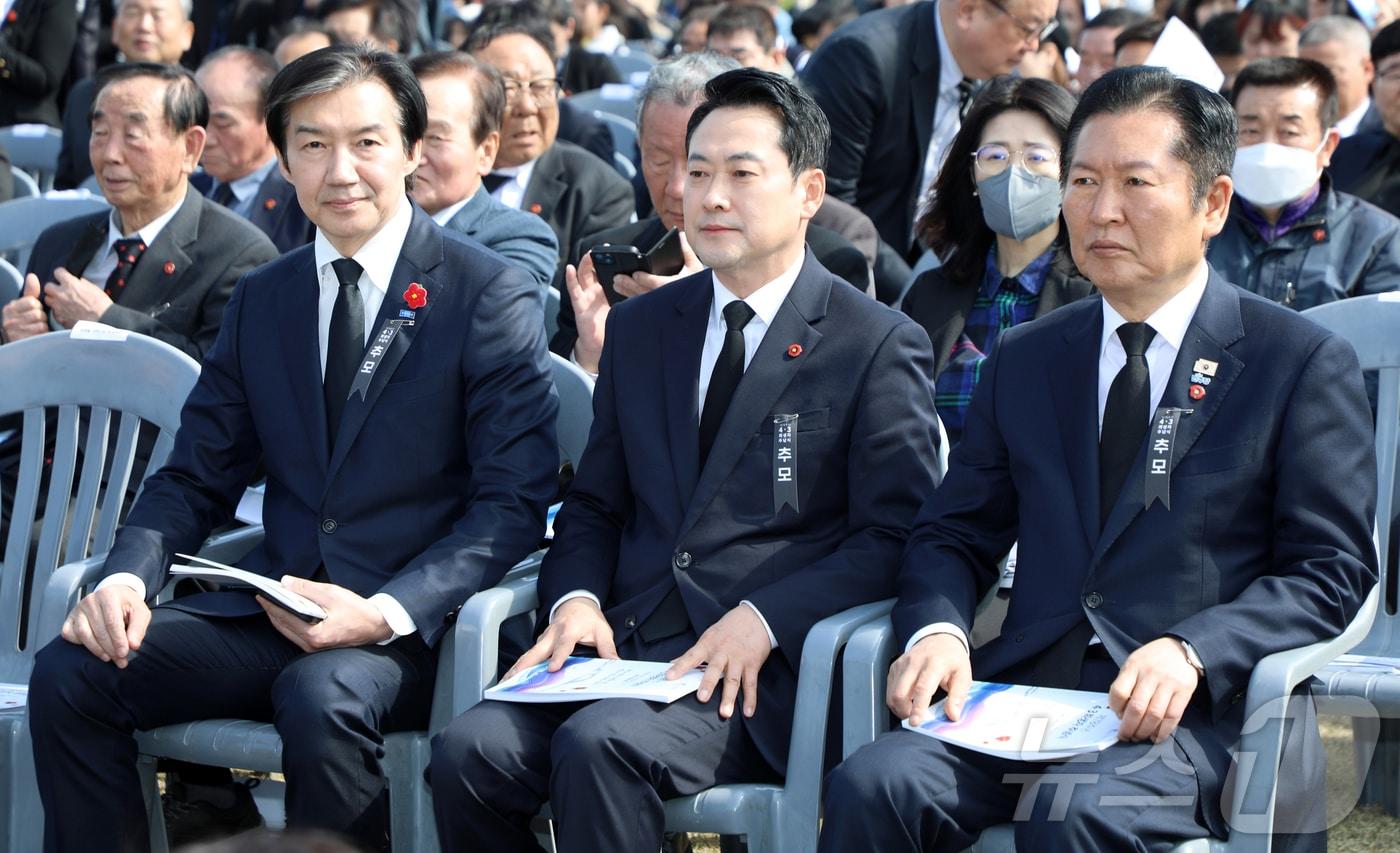 본문 이미지 - 조국 조국혁신당 대표(왼쪽부터), 장동혁 국민의힘 대표, 정청래 더불어민주당 대표가 3일 오전 제주4·3평화공원에서 열린 제78주년 4·3 희생자 추념식에 참석하고 있다. 2026.4.3 ⓒ 뉴스1 오미란 기자
