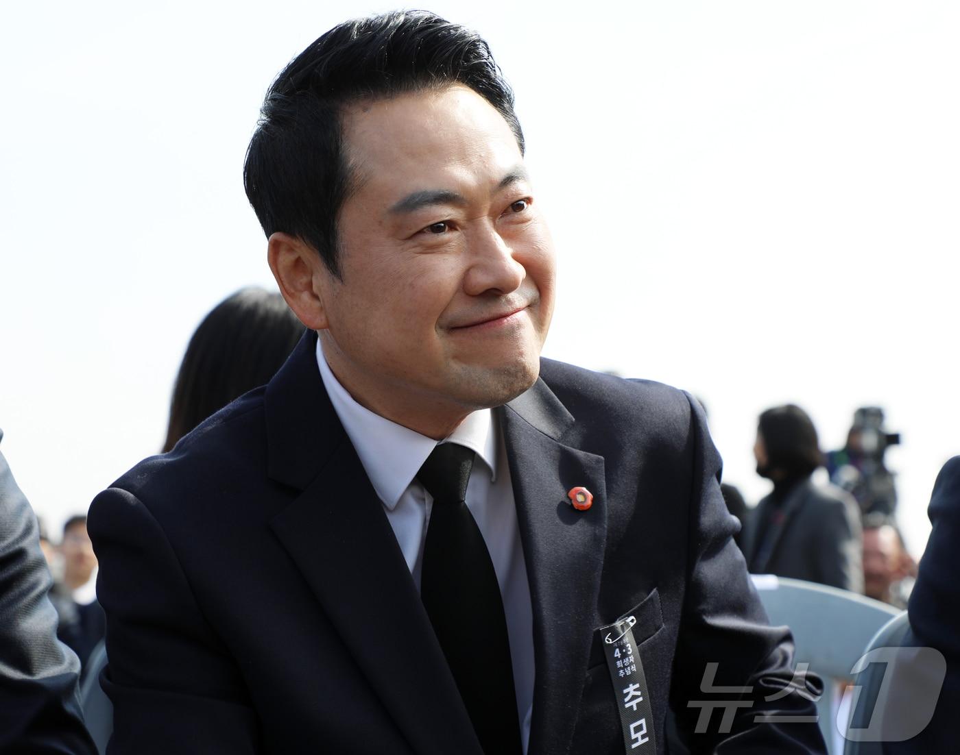 본문 이미지 - 장동혁 국민의힘 대표가 3일 오전 제주4·3평화공원에서 열린 제78주년 4·3 희생자 추념식에 참석하고 있다. 2026.4.3 ⓒ 뉴스1 오미란 기자