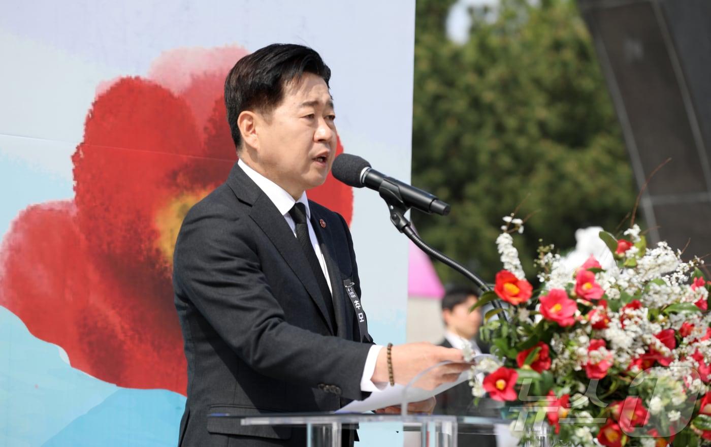 본문 이미지 - 오영훈 제주특별자치도지사가 3일 오전 제주4·3평화공원에서 열린 제78주년 4·3 희생자 추념식에서 인사말을 하고 있다. 2026.4.3 ⓒ 뉴스1 오미란 기자